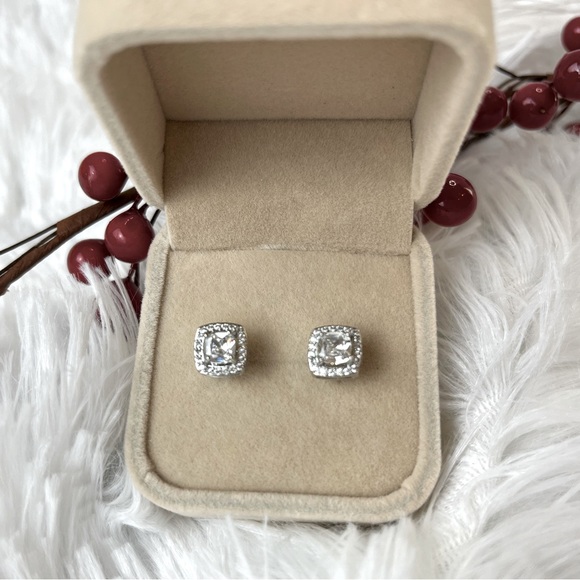 New Simulated Diamonds 925 Sterling Silver Stud Earrings - Picture 6 of 12